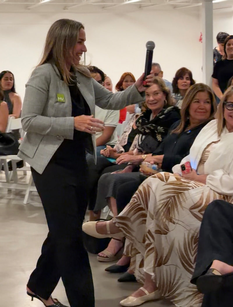 moderadora conversatorio adriana canellas