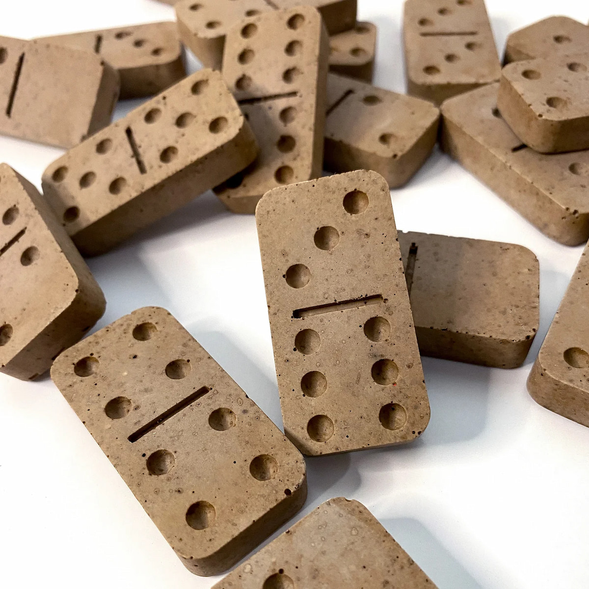 dominos materia madura
