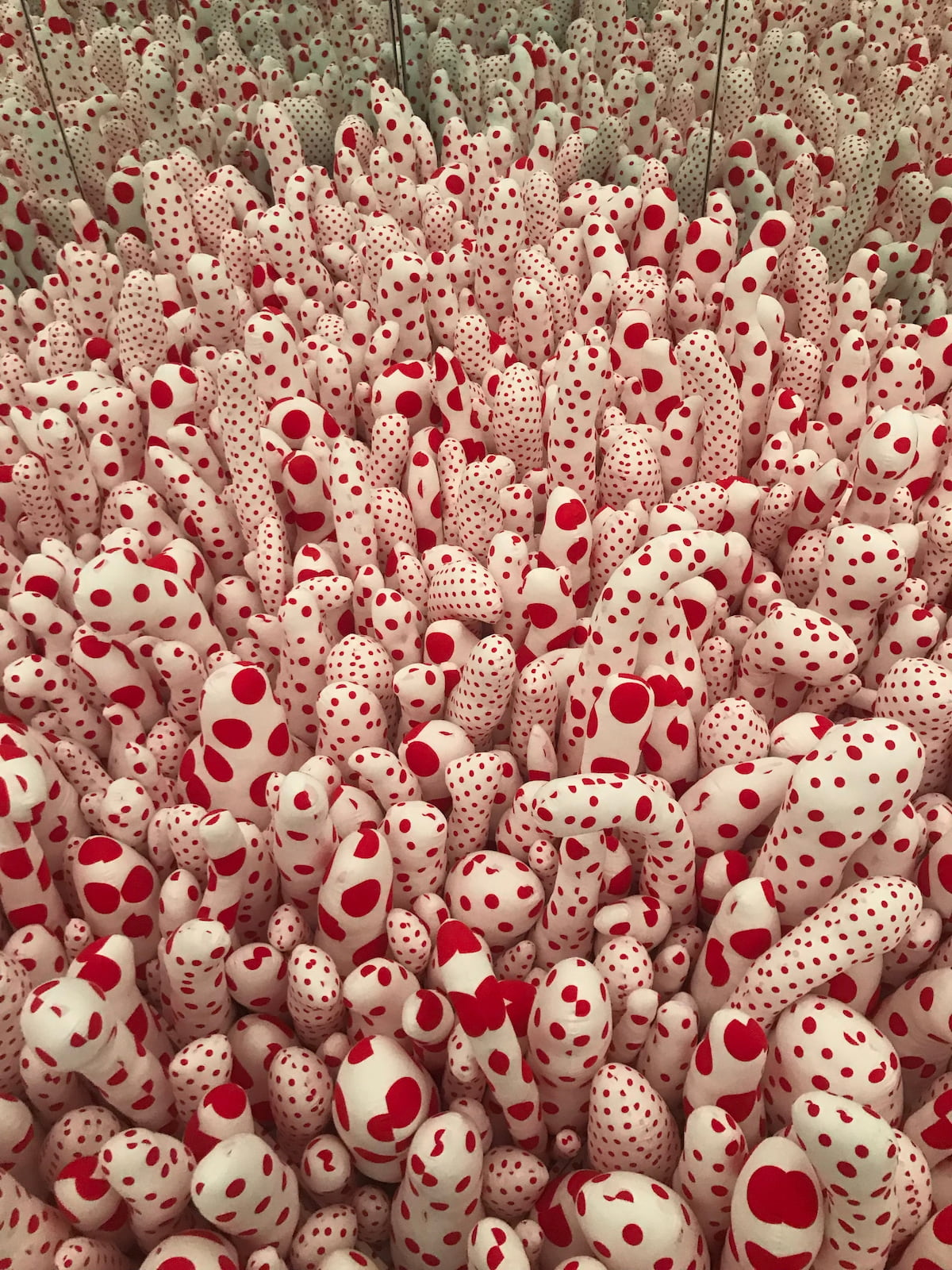 "Infinity Mirror Room—Phalli's Field "Infinity Mirror Room—Phalli's Field